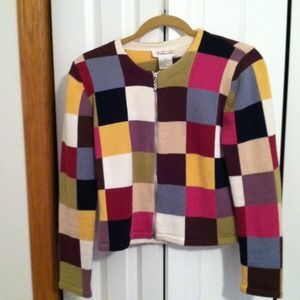 Color black sweater