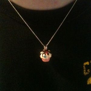 Cupcake necklace