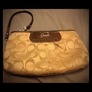 💢REDUCED $10 off💢Coach Large Wristlet