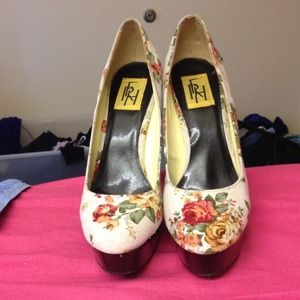 Floral Platform Pumps