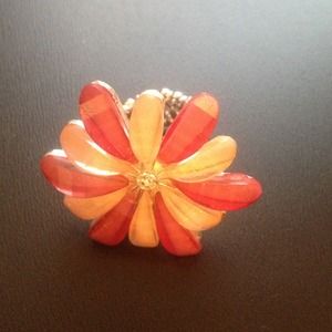 Stretchy flower ring
