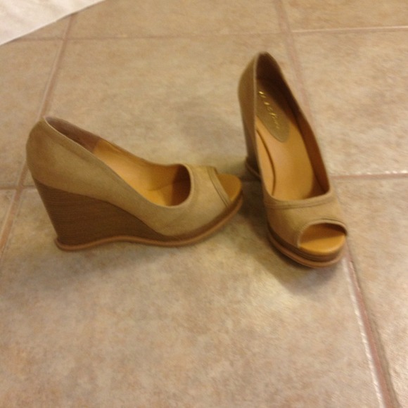 New peep toe wedges