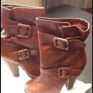 ##HOLD##LEATHER ALDO BOOTS WITH BUCKLES EUC