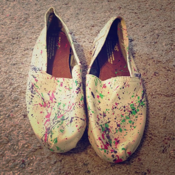 💢RESERVED💢 TOMS shoes, practically brand new.