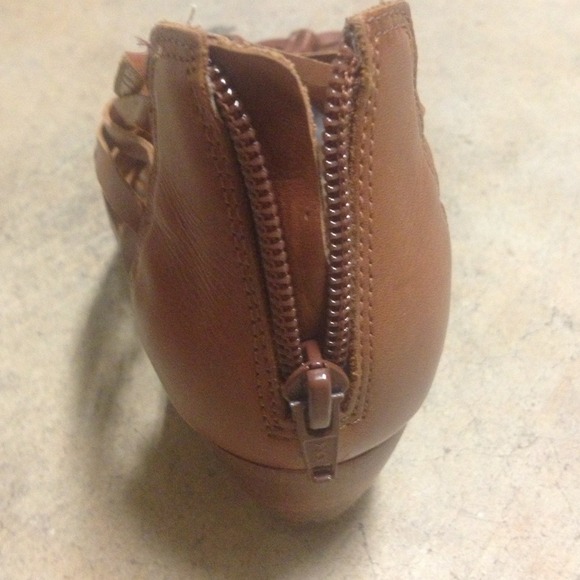 ✨SOLD✨Shoes - Picture 3 of 3