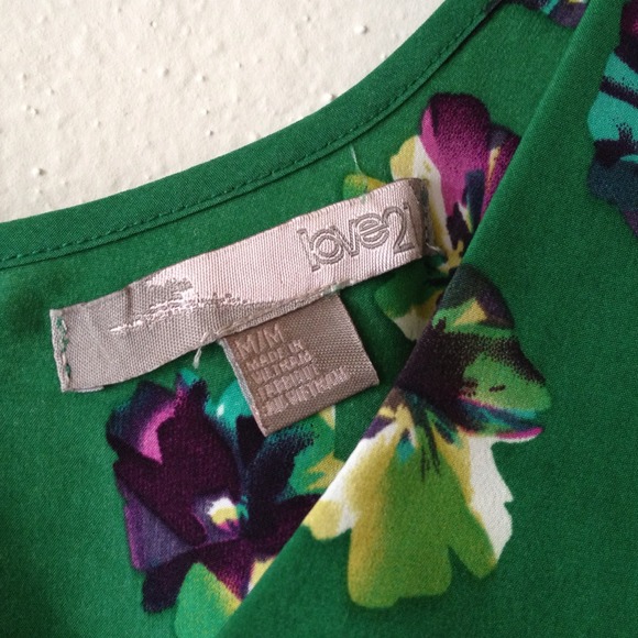 ❌SOLD in Bundle Green Floral Tank Top. Medium. - Picture 4 of 4