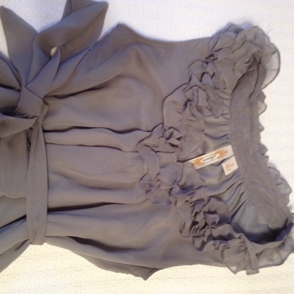 ⭐⭐⭐SOLD!!! Grey Blouse⭐⭐⭐ - Picture 2 of 2