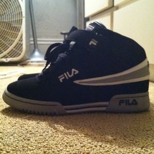 Like New FILA high top sneakers!