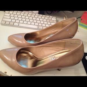Size 8.5 Nude Rouge heels.
