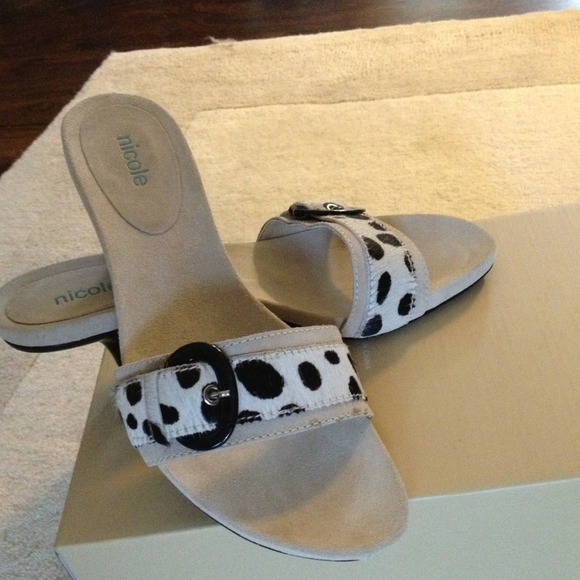 Kitten heel slip-ons