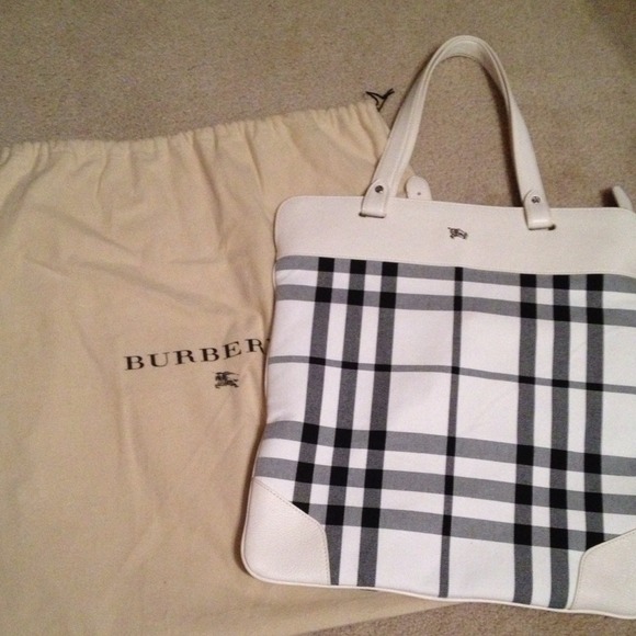 Reserved Burberry slim tote, never used