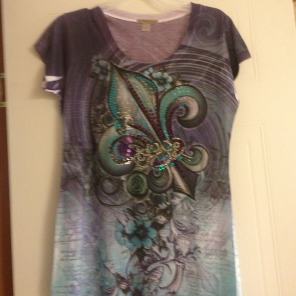 REDUCED Gorgeous fleur de leis top sequins
