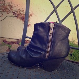 Black low rise boots