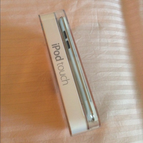 🌀 Sold 🌀iPod touch - Picture 2 of 2