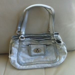 Authentic coach bag in white and silver.