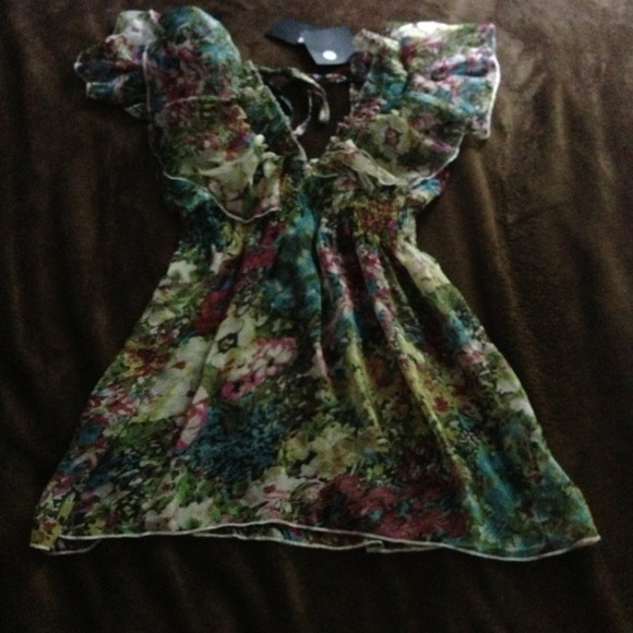 ⛔SOLD⛔ cute floral top 💋