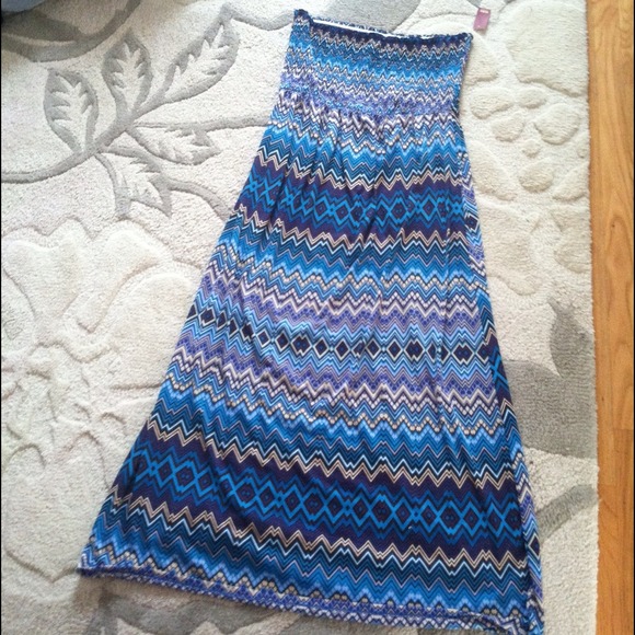 Dresses & Skirts - Brand New Zig Zag Strapless Maxi Dress!