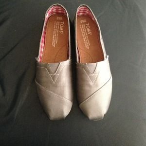 Toms women size