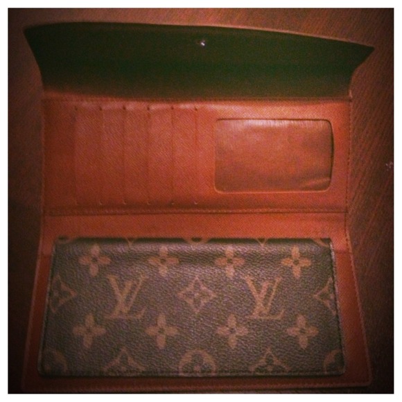 💸Reserved💸Pre-owned LV Wallet