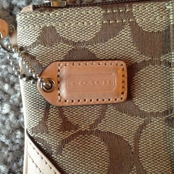 Coach Wristlet - Picture 3 of 4