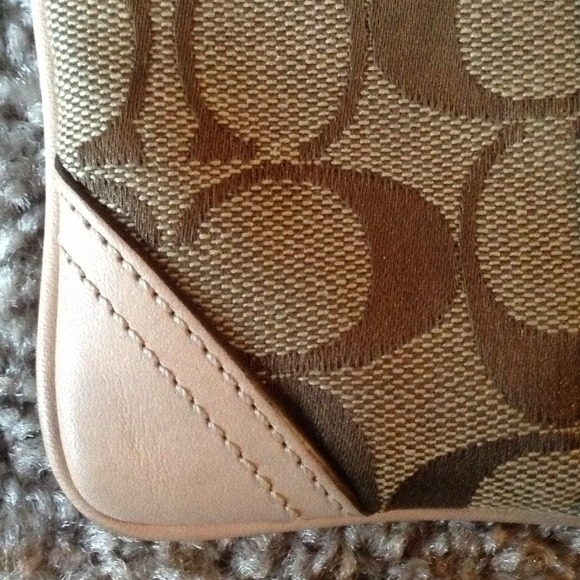 Coach Wristlet - Picture 4 of 4