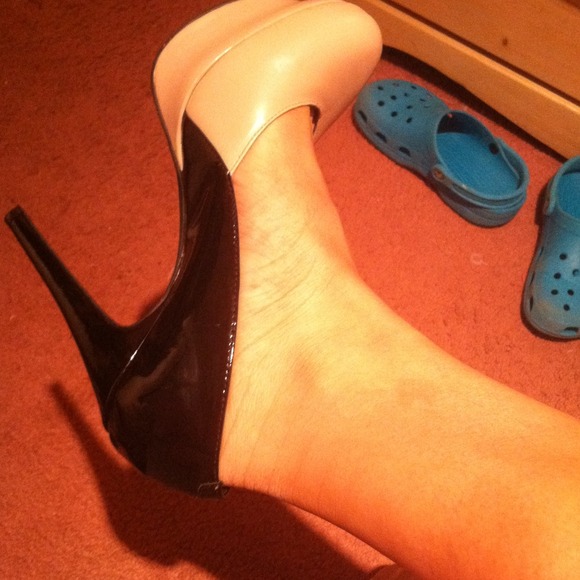 ✨Only Worn Once✨ - Picture 2 of 3