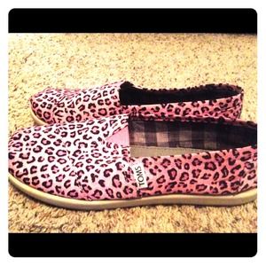 Limited addition pink leopard Toms!