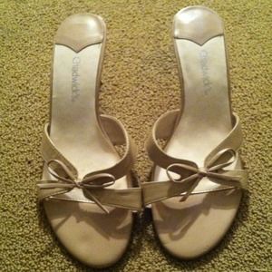 Tan 2 inch summer heels with bow!