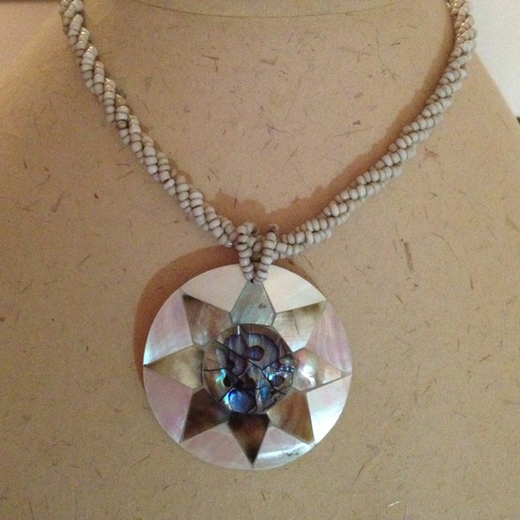 Pretty Shell Medallion necklace