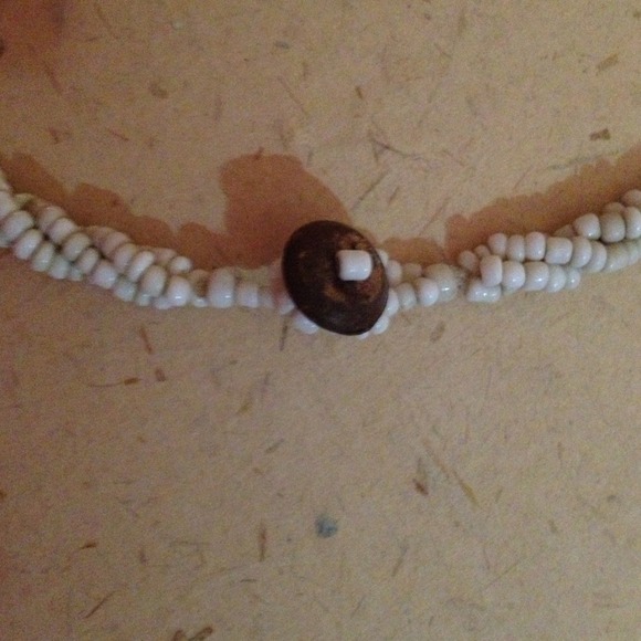 Pretty Shell Medallion necklace - Picture 3 of 3