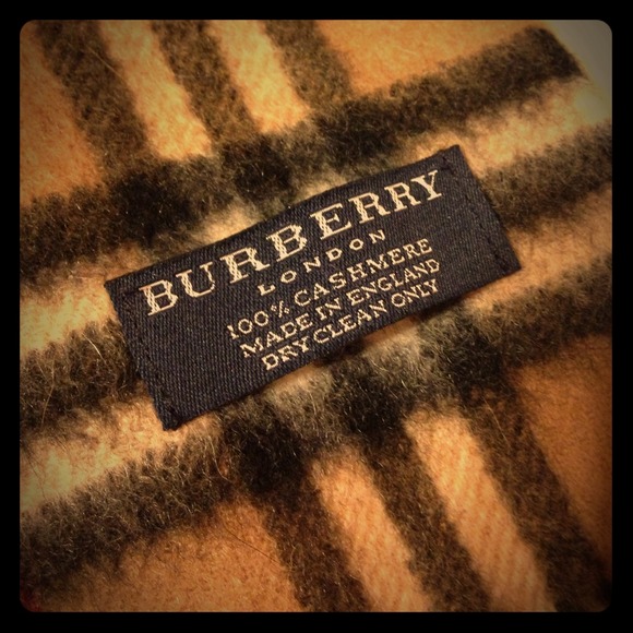 🌟Authentic Burberry scarf!!🌟