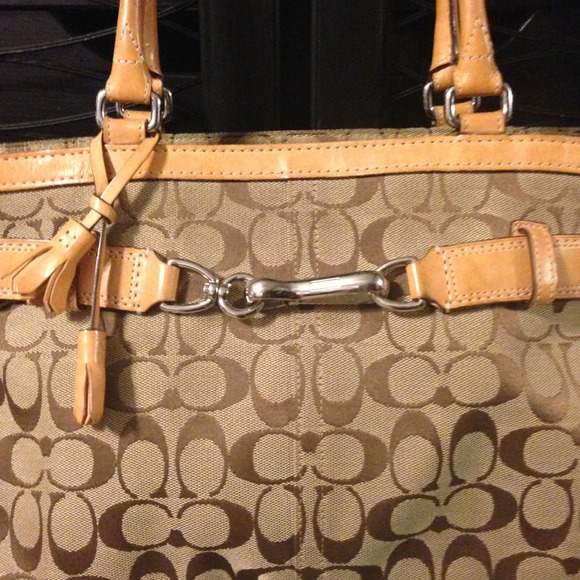 🎀SOLD🎀Coach Handbag - Picture 2 of 3