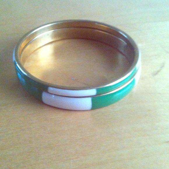 Green and white bangle couple