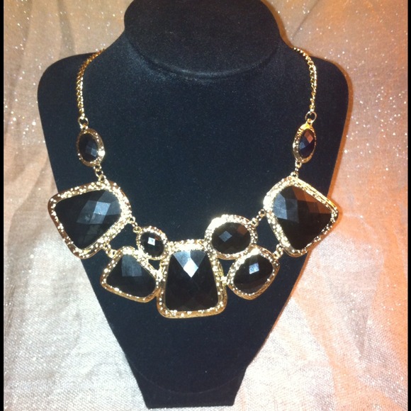 Jewelry - Onyx black and gold statement necklace
