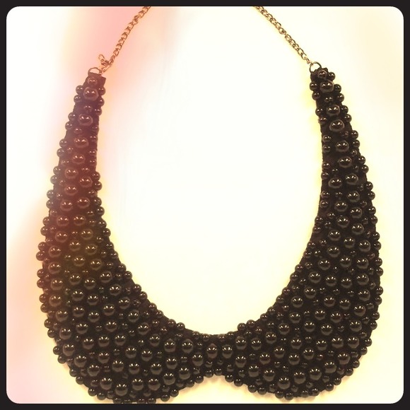 Jewelry - ⛔SOLD IN BUNDLE⛔🌟NEW🌟 Black bead bib necklace