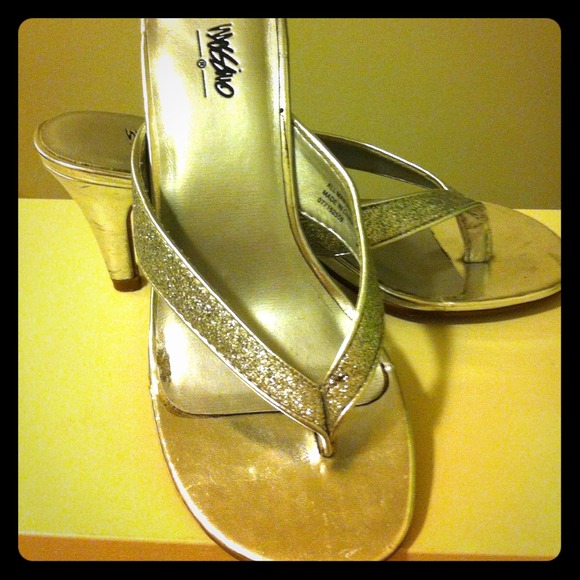 ❌Sold❌Silver flip flop heels