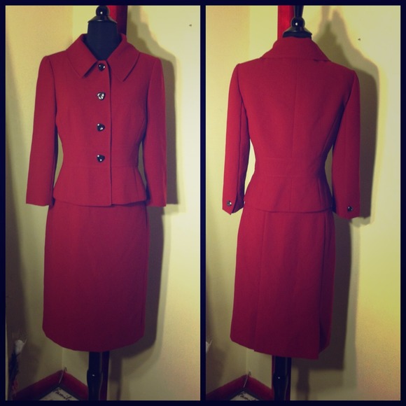 Tahari suit Jacket & Skirt