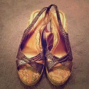 Green wedge, black straps