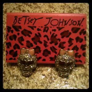 Best Johnson skull stud earrings