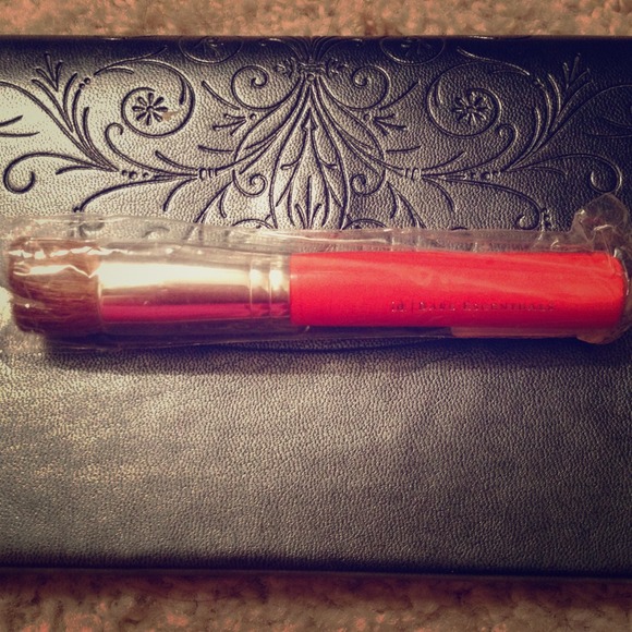 ❗❗SOLD❗❗ Bare Escentuals Heavenly Blush Brush