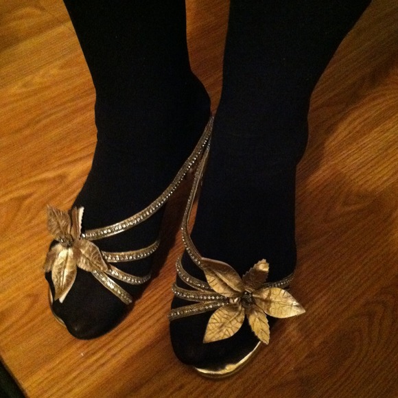 Gold shoes to match mother of the bride dress