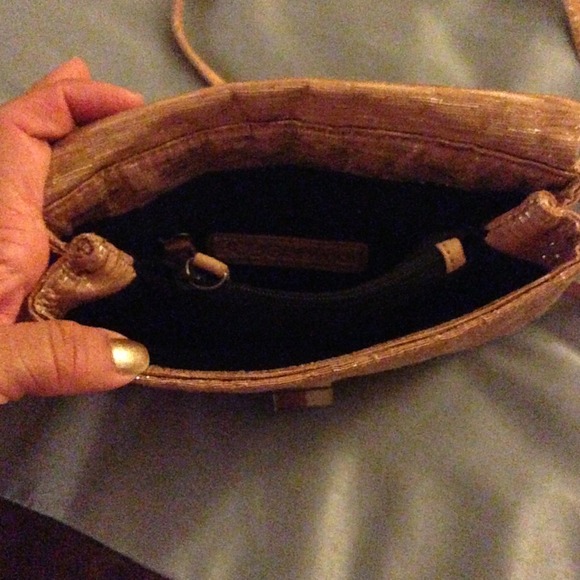 BCBG Cross Body - very chic - Picture 3 of 3