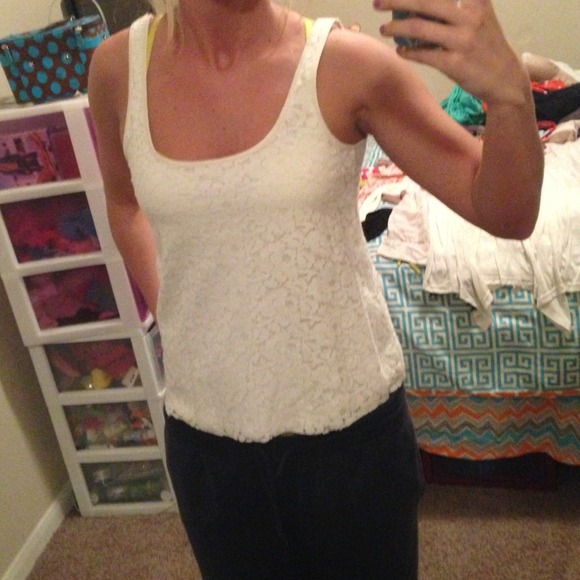 American Eagle Outfitters Tops - Flower lace white tank