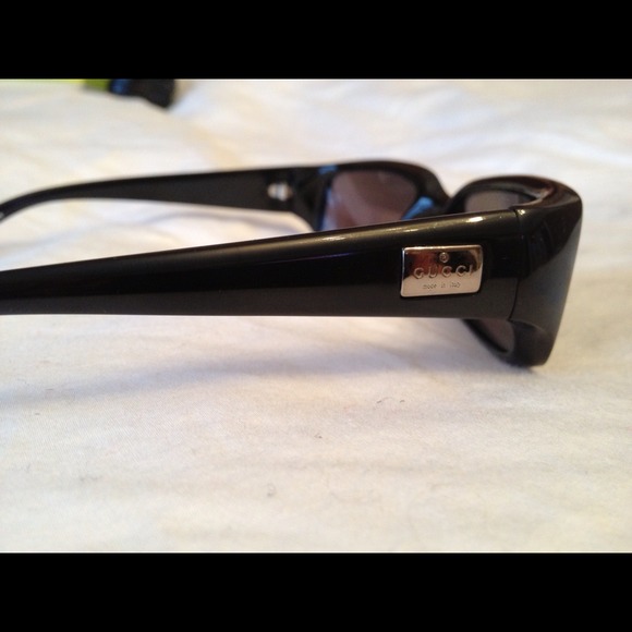 *Reduced* Gucci Sunglasses - Black