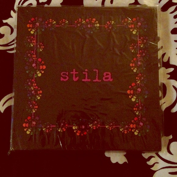 SOLD🚫🚫Stila 13 Eye Shadow Palette, Brand New!