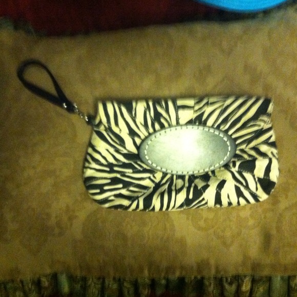 🎉Animal print clutch🎉 - Picture 1 of 2