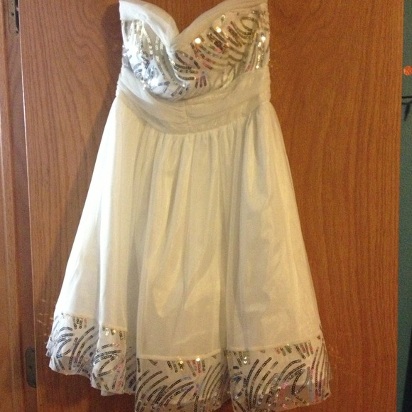 Cream Formal Dress Homecoming / Prom - Picture 3 of 4