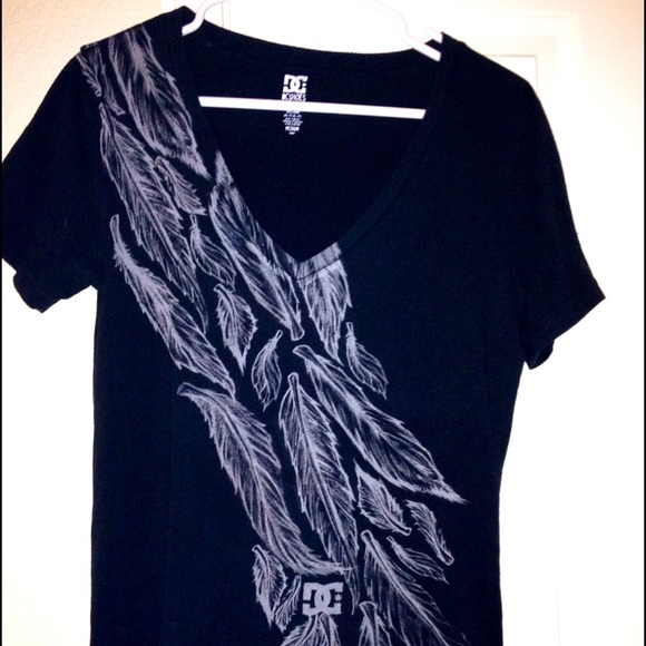 DC feather tee - Picture 2 of 2