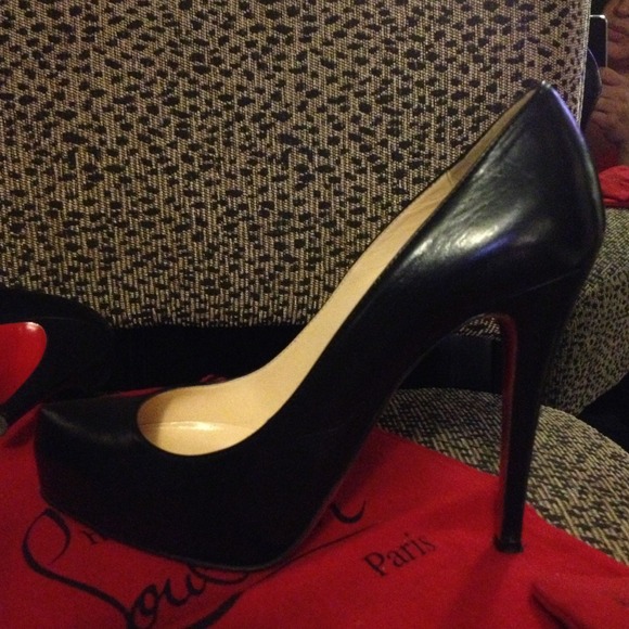 🎉REDUCED!!!!Christian Louboutins - Picture 4 of 4