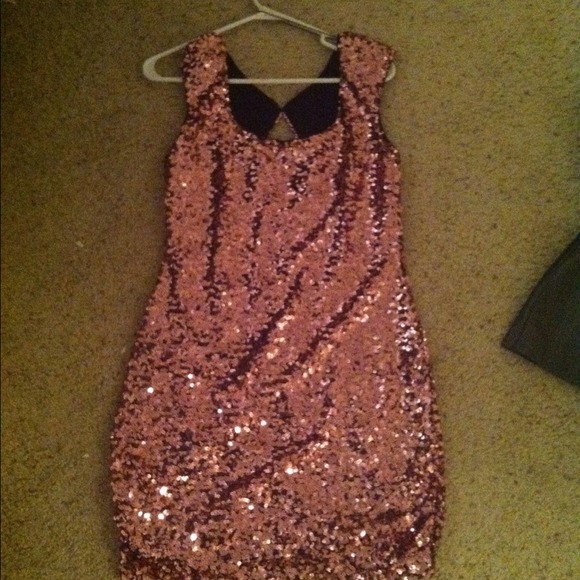 Pink sequin dress - Picture 2 of 3